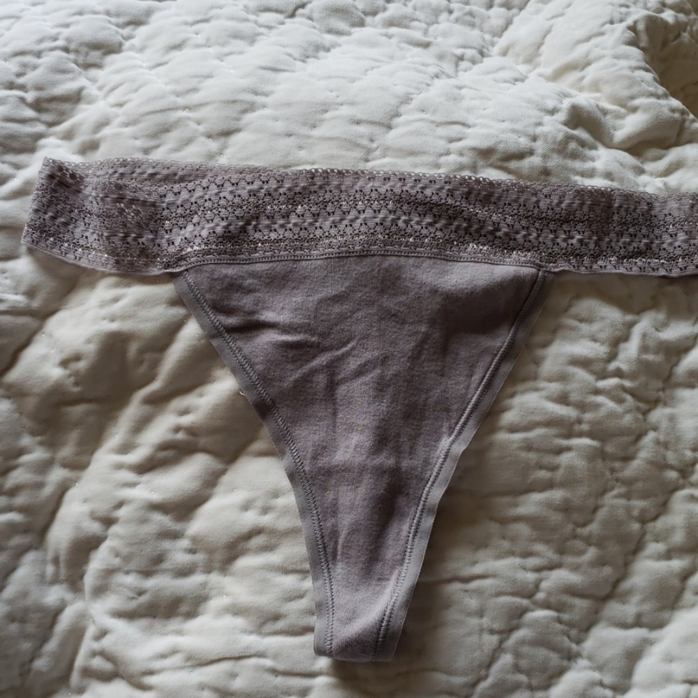 NWT Victoria's Secret low rise thong